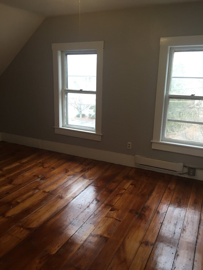 Living room - 7 Broad St