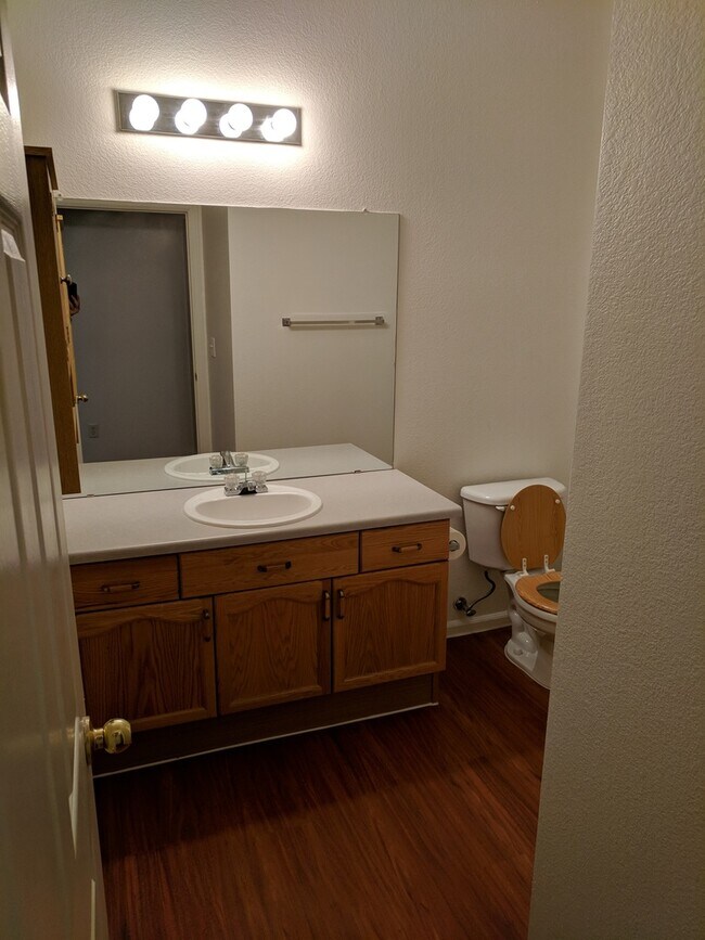 Foto del edificio - Spacious & Convenient 3 Bedroom Condo