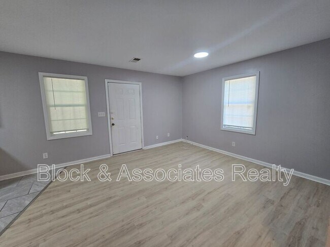 Building Photo - 1302 Bencini Pl