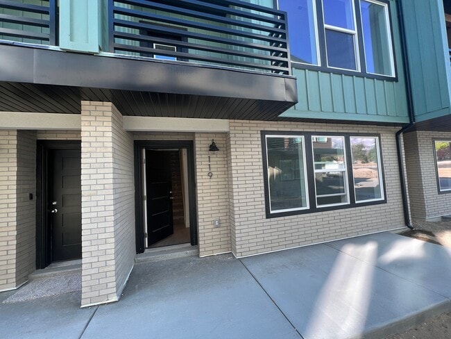 Building Photo - 119 E Abbeville Ct