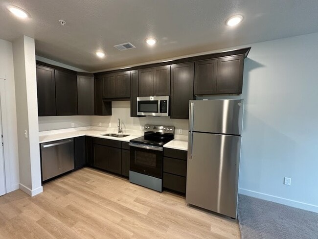 Building Photo - Beacon Cove Building Photo - Beacon Cove