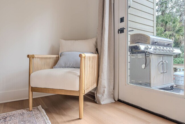 Foto del edificio - 8 Heath Dr