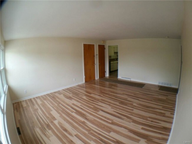 Foto del edificio - 240-44-244 Miles Ave