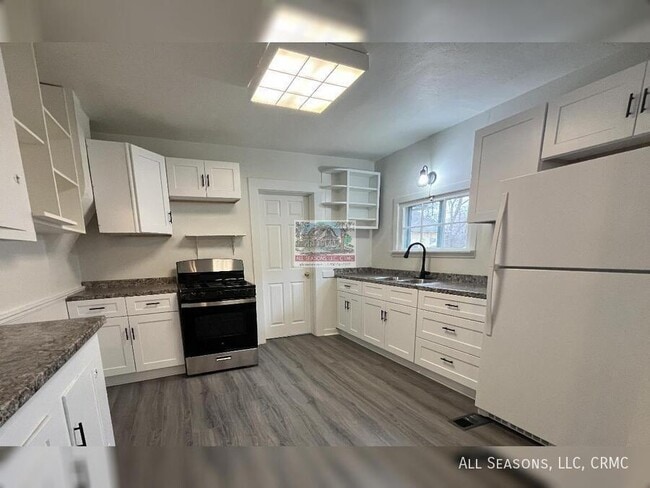 Building Photo - 908 W Cucharras St