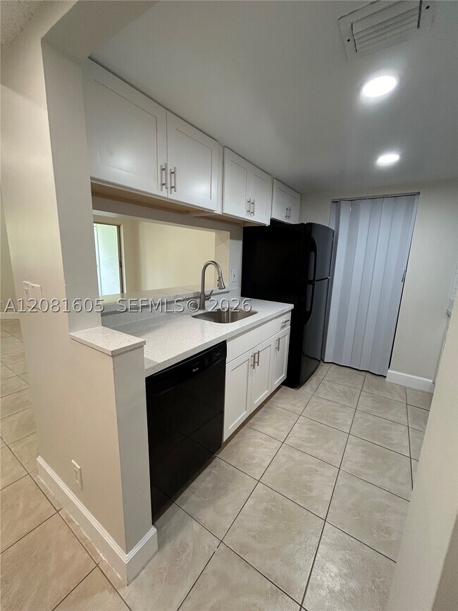 Foto del edificio - 9733 Westview Dr