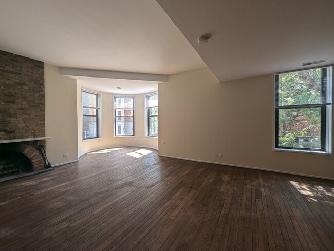 Building Photo - 2900 N Broadway