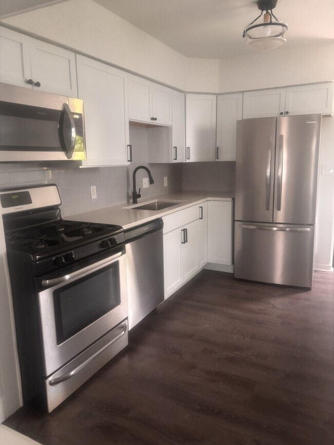 Kitchen - 1027 Michigan Ave