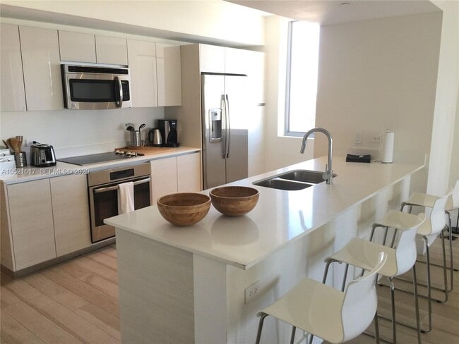 Building Photo - 2600 E Hallandale Beach Blvd