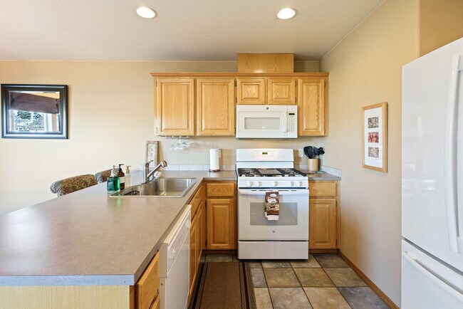 Building Photo - 3186 NW Quiet River Ln