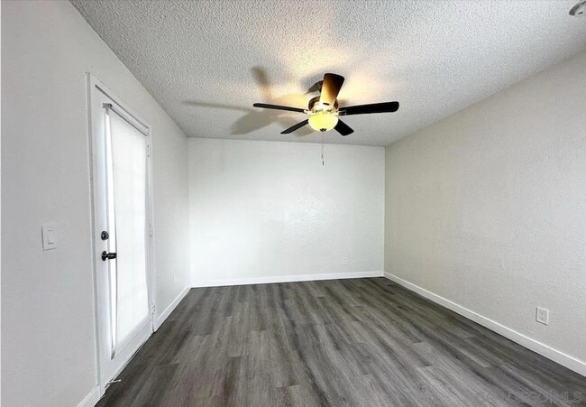 Foto del edificio - 1070 S Sunshine Ave