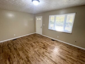 Building Photo - 4320 Lexington Ave