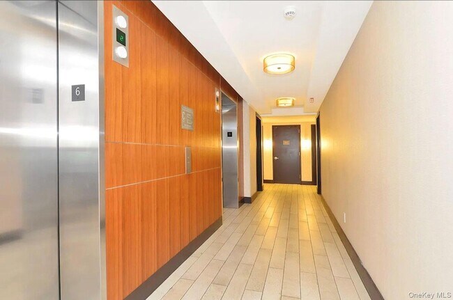 Building Photo - 3916 Prince Street Unit 6E