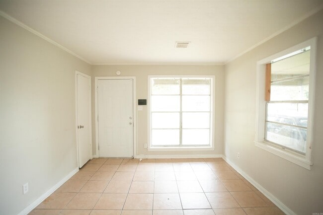 Building Photo - 1402 Boston Dr