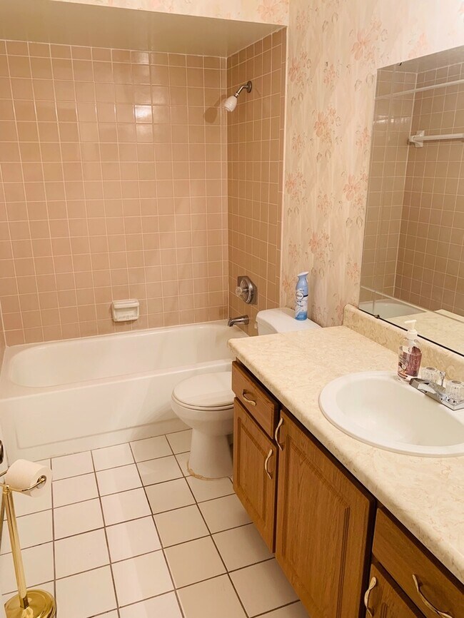 Building Photo - Home now available in Buenaventura Lakes!