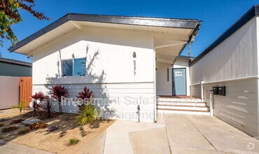 Building Photo - 5377 Saxon St