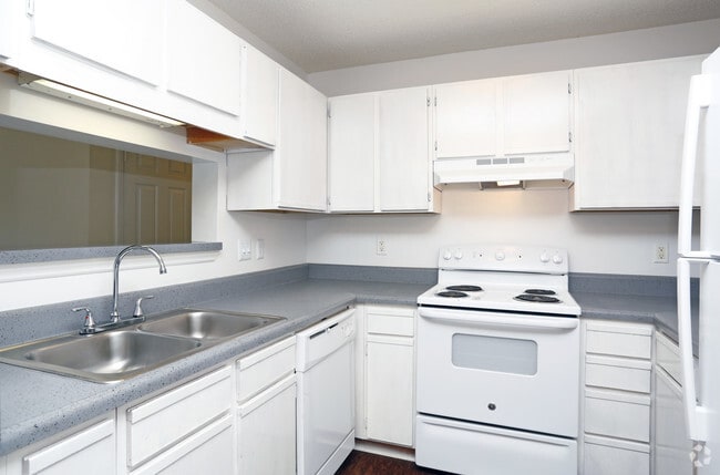 2BR, 1BA - 800sf- Kitchen - Cobblers Station