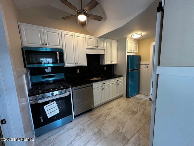 Building Photo - 608 Park Pl Ave