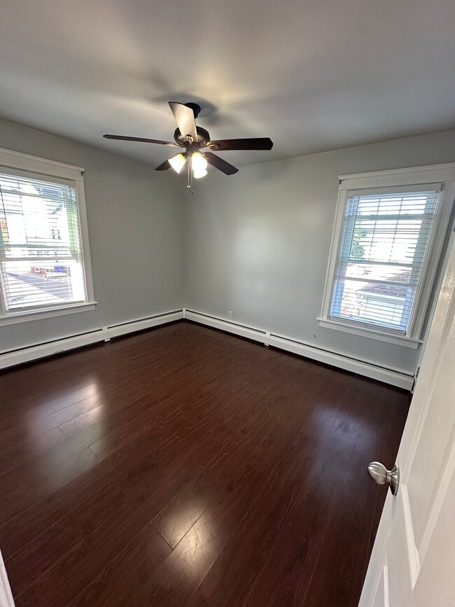 Building Photo - 213 Bucklin St