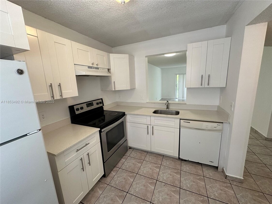 Primary Photo - 8540 N Sherman Cir