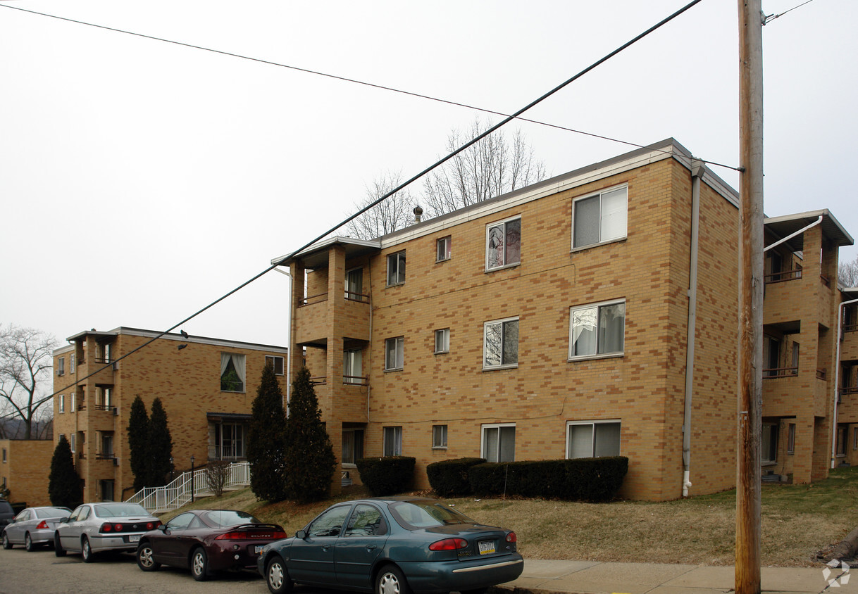 Primary Photo - Carol Shamrock Apartments