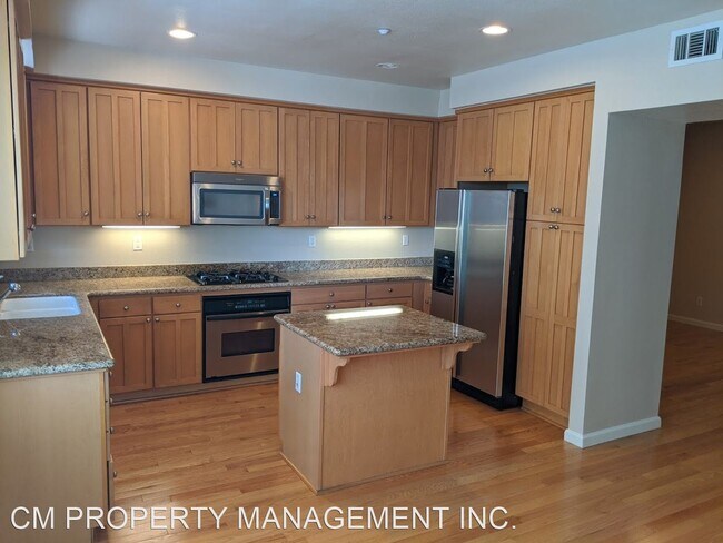 Building Photo - 2 br, 3 bath House - 1033 Keeble Court