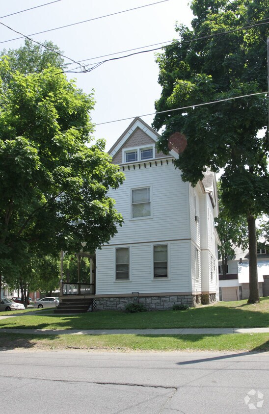 Building Photo - 10 Grove Ave