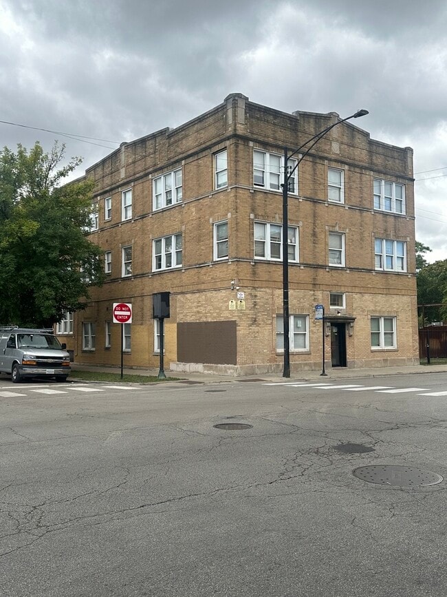 Building Photo - 3901 W Division St