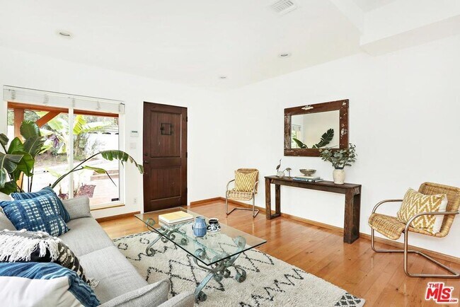 Building Photo - 439 W Avenue 44
