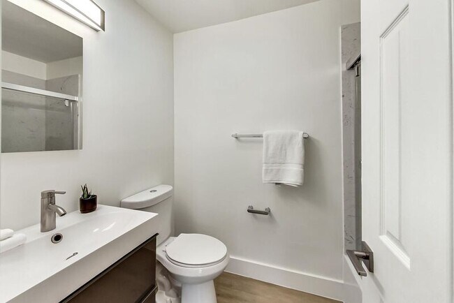 Foto del edificio - 1221 E 20th St