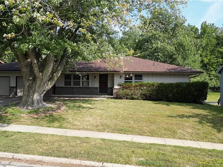 1515 NW 81st St Unit 1517, Clive, IA 50325 Room for Rent in Clive, IA