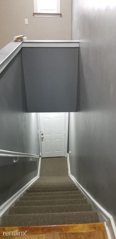 Building Photo - 641 E 94th St