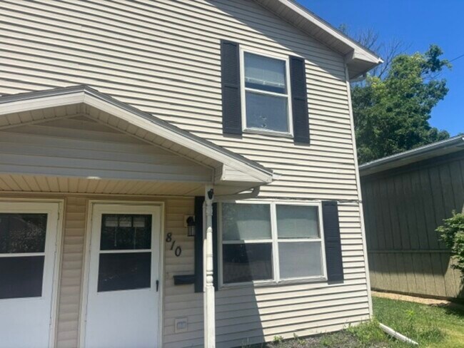 Foto del edificio - 808-810 Harney Avenue - 810