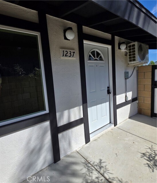 Foto del edificio - 1237 W Sycamore Ave
