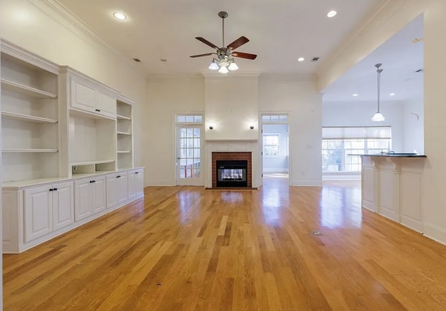 Foto del edificio - 4419 Triple Oak Dr