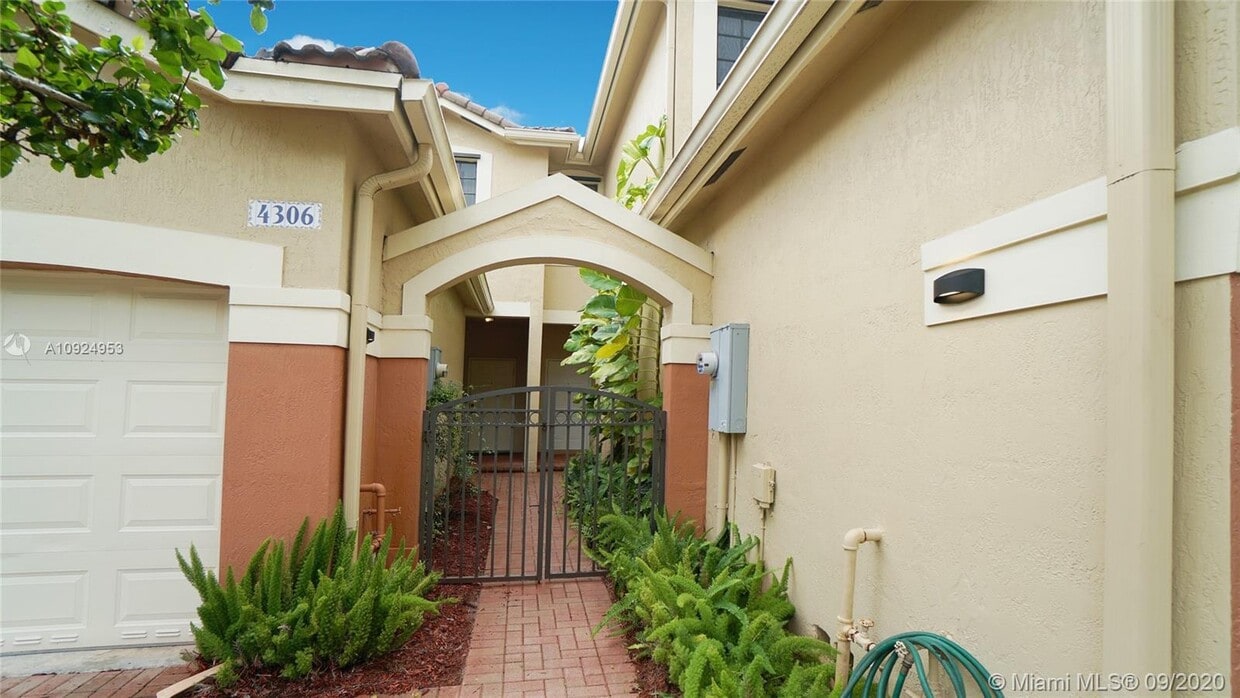 Foto principal - 4304 Vineyard Cir