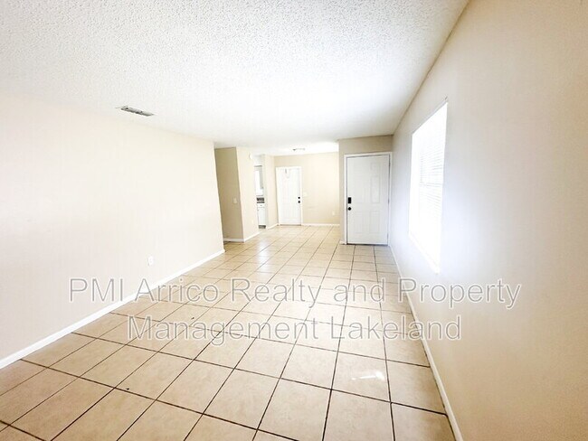 Foto del edificio - 3214 Crystal Hills Loop S