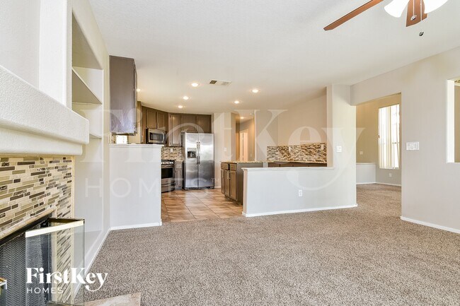 Foto del edificio - 6046 Evening View St