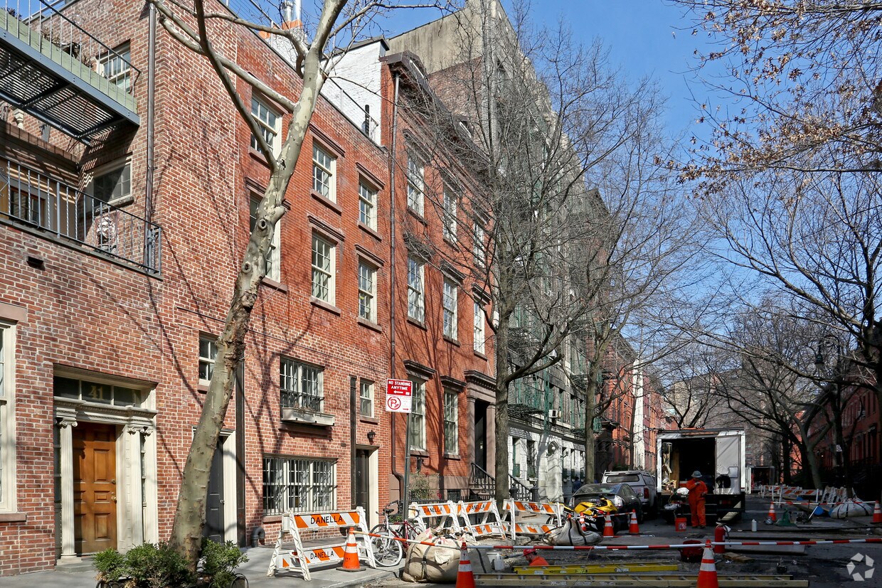 Primary Photo - 37 Bank St