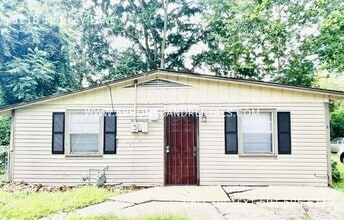 Building Photo - 611 W Trickey Ln