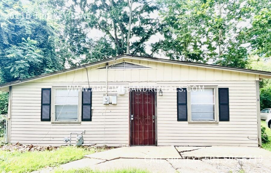 Primary Photo - 611 W Trickey Ln
