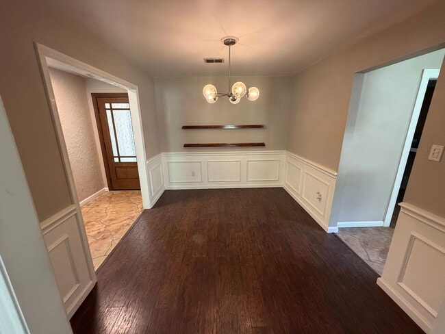 Building Photo - 2132 Turf Club Dr