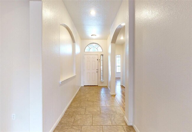 Building Photo - 8911 Alcina Dr