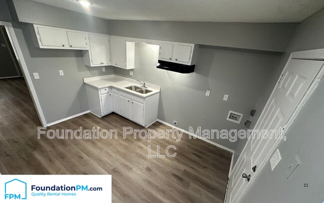 Building Photo - 686 Westview Rd