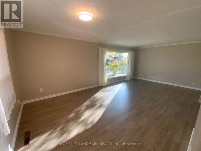 Building Photo - 70 Holford Crescent