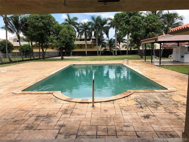 Foto del edificio - 8225 SW 2nd St