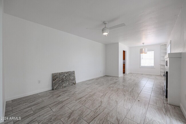 Building Photo - 2314 E Osborn Rd