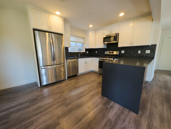 Cocina - 5640 Craner Ave