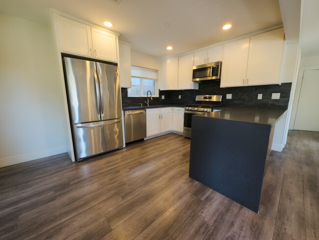 Kitchen - 5640 Craner Ave