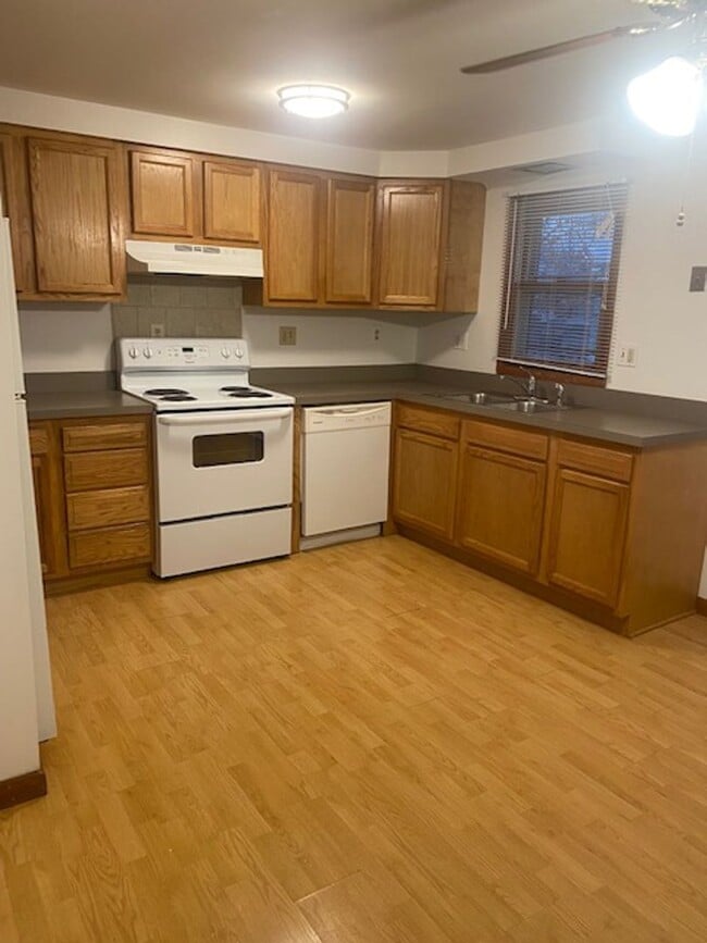Building Photo - 636 Sunflower Dr