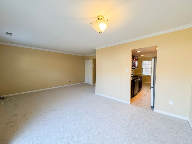 Building Photo - Relaxing 3 Bed 2 Bath Brick Townhome With ...